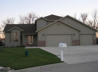 1665 Nordonna Cir, Grand Forks, ND 58201
