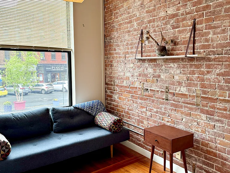 Secondary bedroom with Scandinavian-style fold-out couch.
