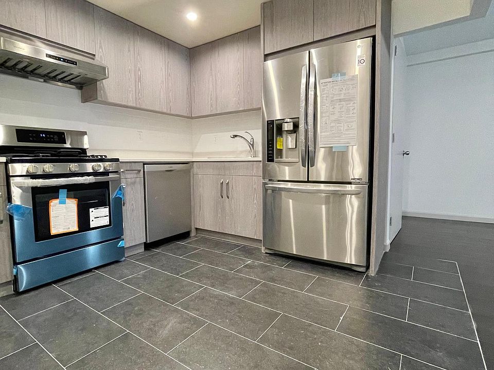 2nd image of 14438 35th Ave APT 8A