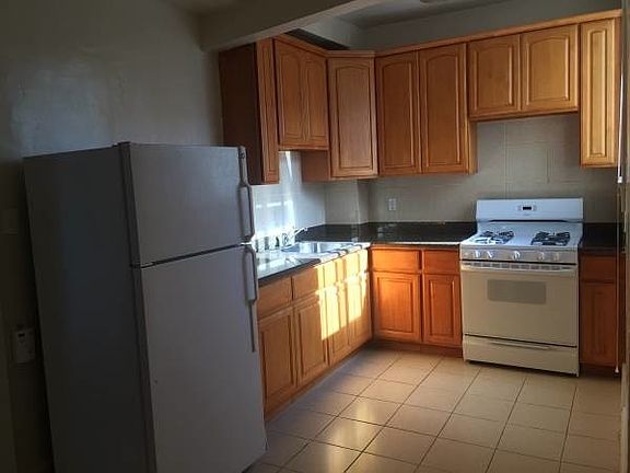5th image of 2695 Greenwich St APT 304