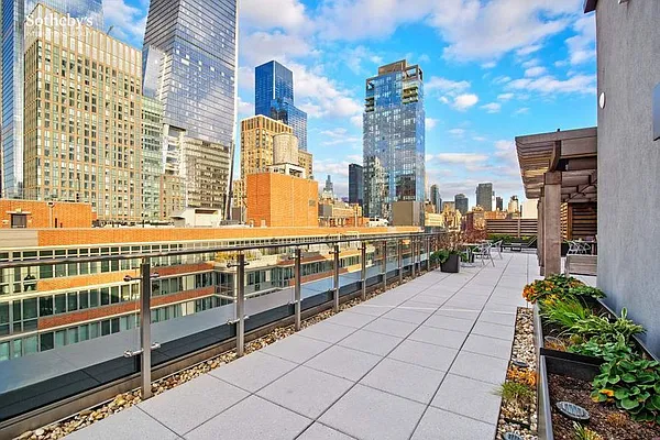 Rented by Sotheby's International Realty | media 25