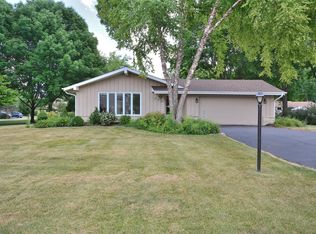 320 N 166th St, Brookfield, WI 53005