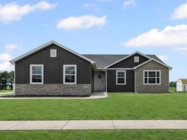 1121 Meadow Brook Ct, Mattoon, IL 61938