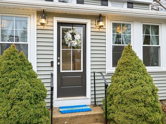 5th image of 820 Shawsheen St