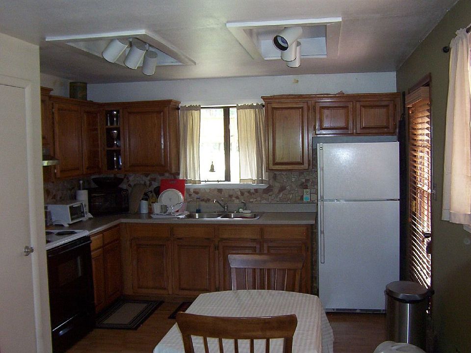 2nd image of 11 Piney Dr