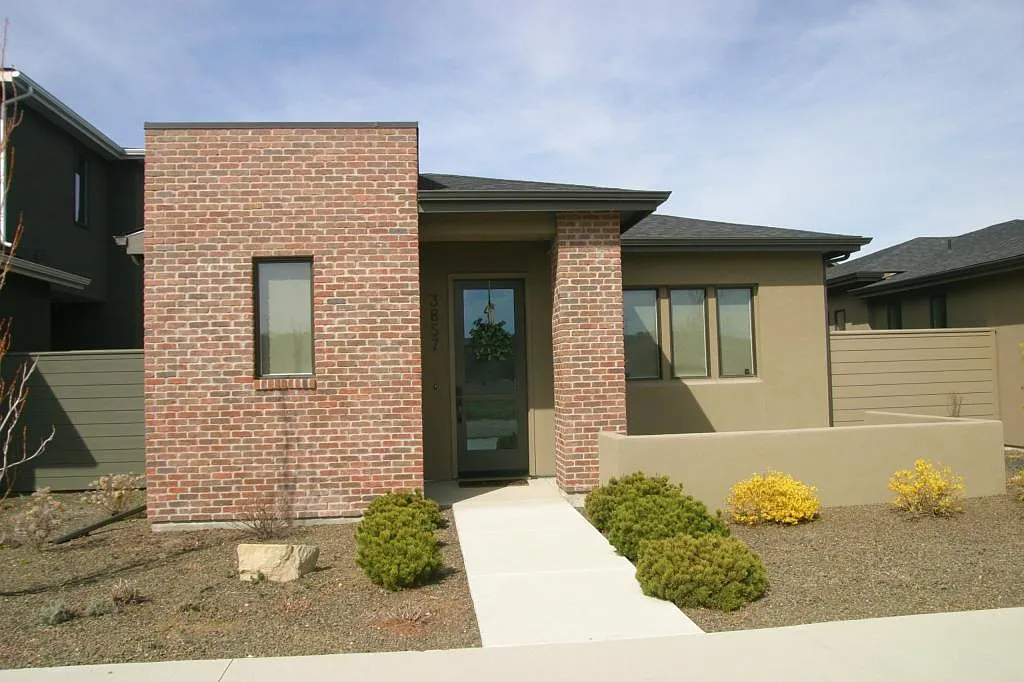 3 bed, 2507 sqft, $3,600 — Photo 1