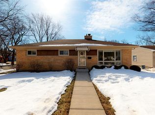 489 W Crystal Lake Ave, Crystal Lake, IL 60014