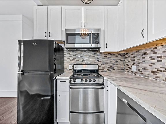 4th image of 132 6th St #202