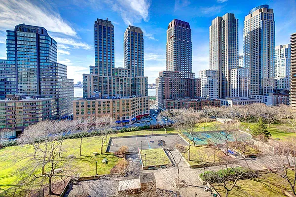 Sold by Douglas Elliman | media 14