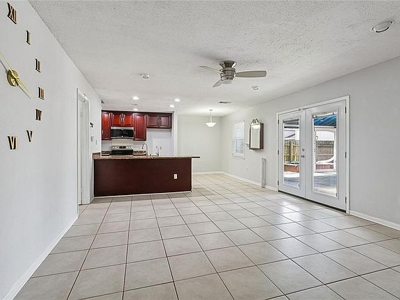 4th image of 2533 Eastview Dr