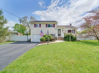 13 Koenig Ln, Freehold, NJ 07728