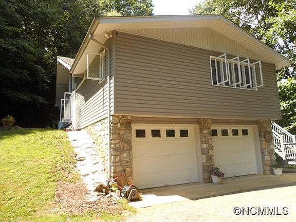 3rd image of 293 Minerva Dr