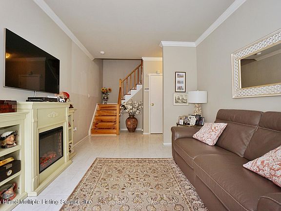 4th image of 45 Ashley Ln