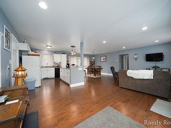 3rd image of 676 Anderson Ave