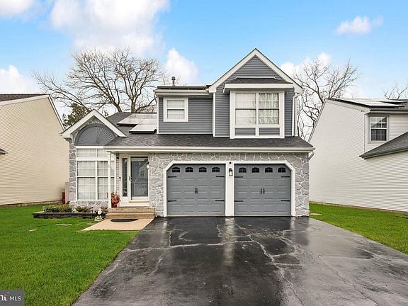 2nd image of 6 Berkely Dr