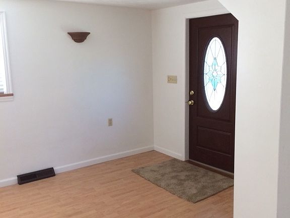 Entrance, Living room