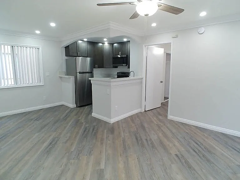 14242 Roscoe Blvd — Photo 48