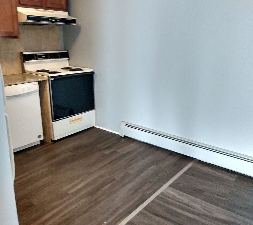 1st image of 204 Main St APT 305
