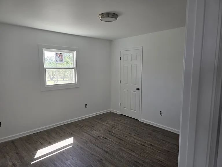 103 & 105 Maple Dr #6 — Photo 2