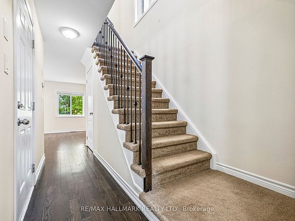 3rd image of 24 Markham Trl