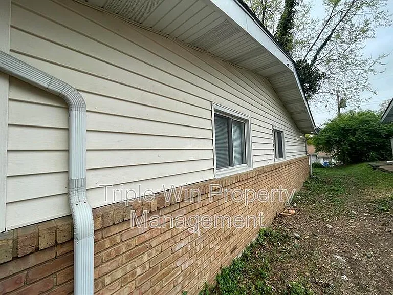 3125 Saint Catherine St — Photo 4