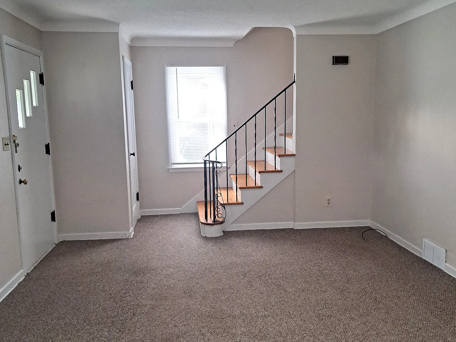 2 bed, 1152 sqft, $1,300 — Photo 4
