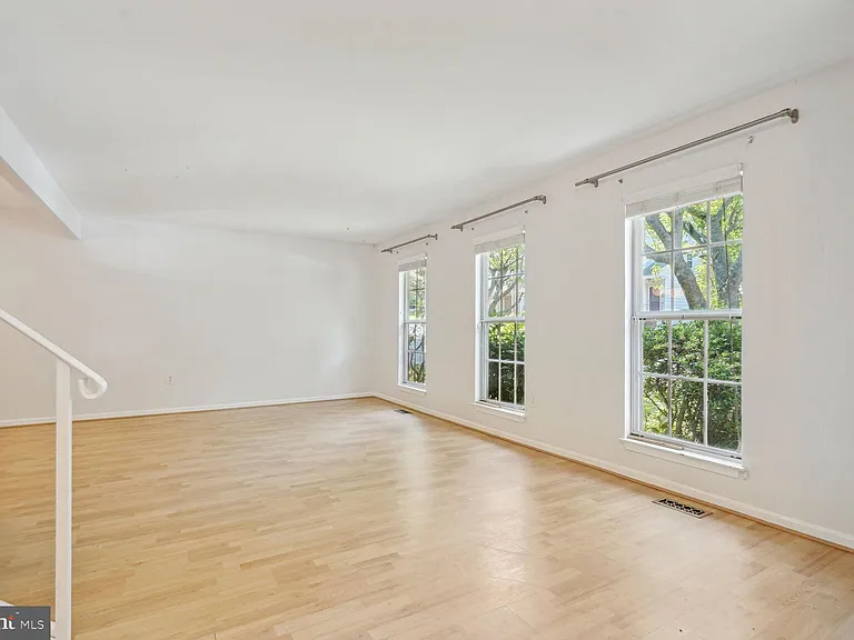 9909 Hemlock Woods Ln — Photo 7