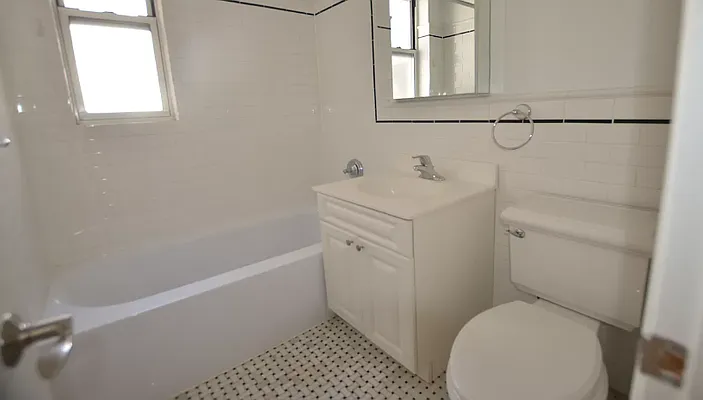 Rented by Manhattan Realty Group | media 14