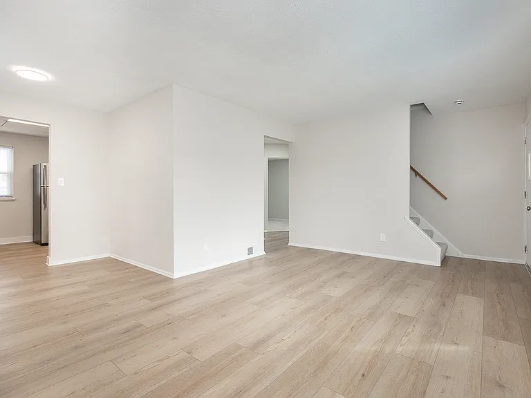 26351 Farringdon Ave — Photo 10