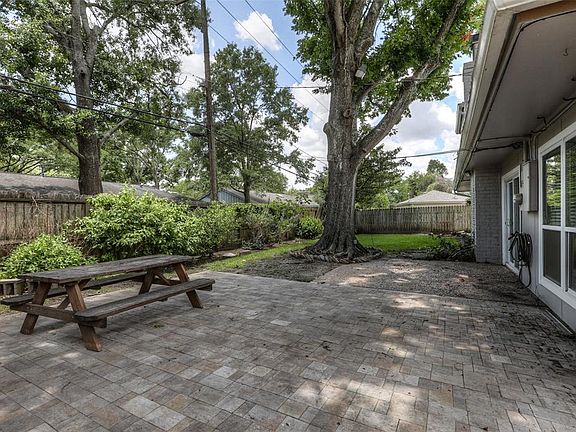 3rd image of 1919 Shadowdale Dr