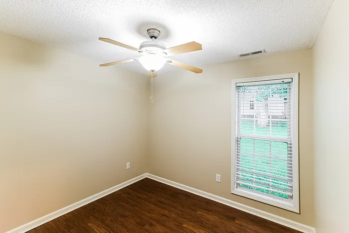 112 Hayloft Ct — Photo 8