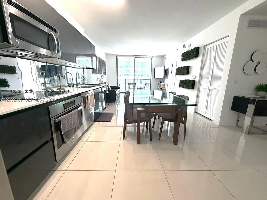 Mybrickell Condo — Photo 1