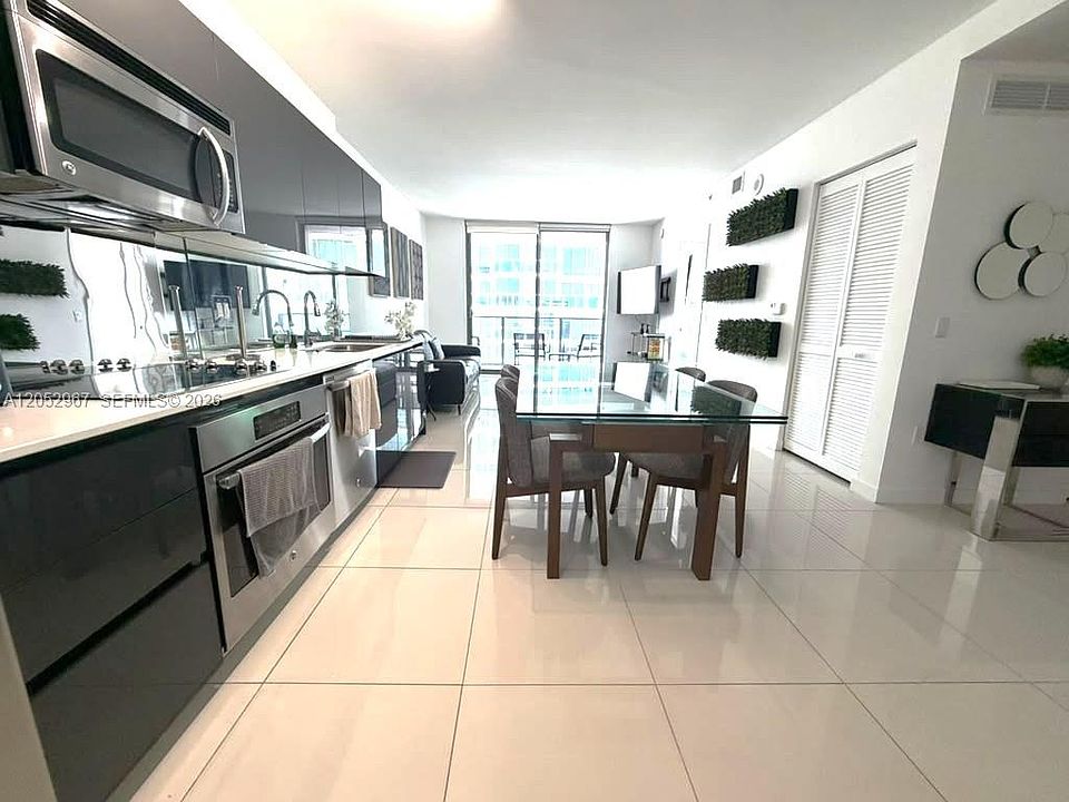 1st image of 31 SE 6th St APT 2604