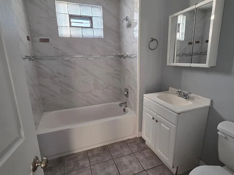 2704 E 77th St #2W — Photo 2