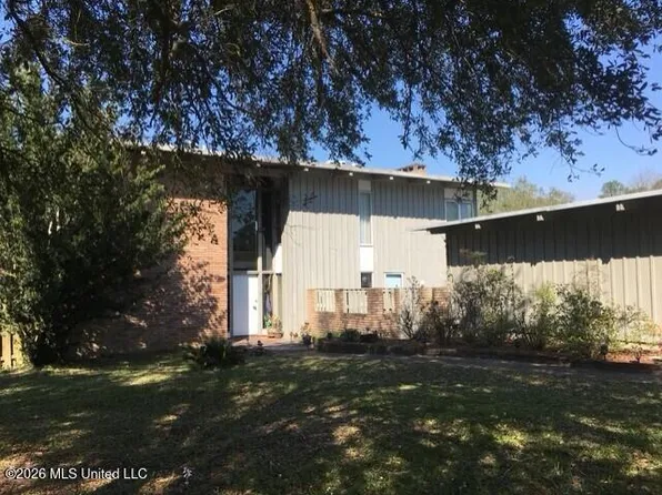 2416 Rolling Meadows Rd, Gautier, MS 39553