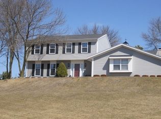 N62W29400 Rybeck Rd, Hartland, WI 53029