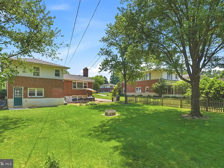 912 Shelley Rd — Photo 26