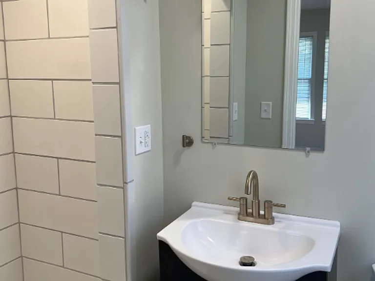 705 Hampton Dr — Photo 8