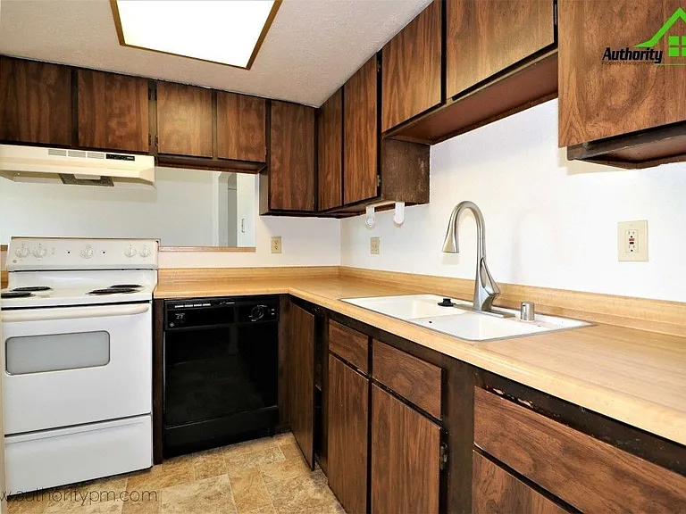 900 Jamieson Ct #4 — Photo 8