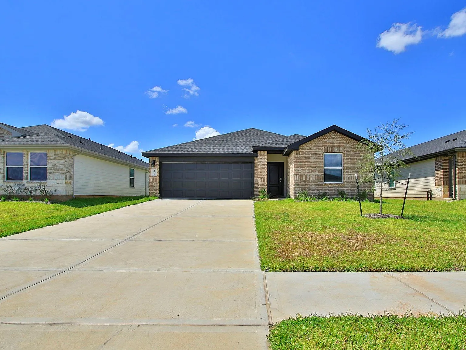 3 bed, 2.0 bath, 1590 sqft, $2,050 — Photo 2