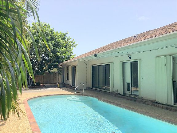 3rd image of 71 Laredo Ln