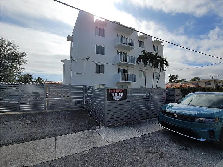 620 SW 10th St #1 — Photo 9