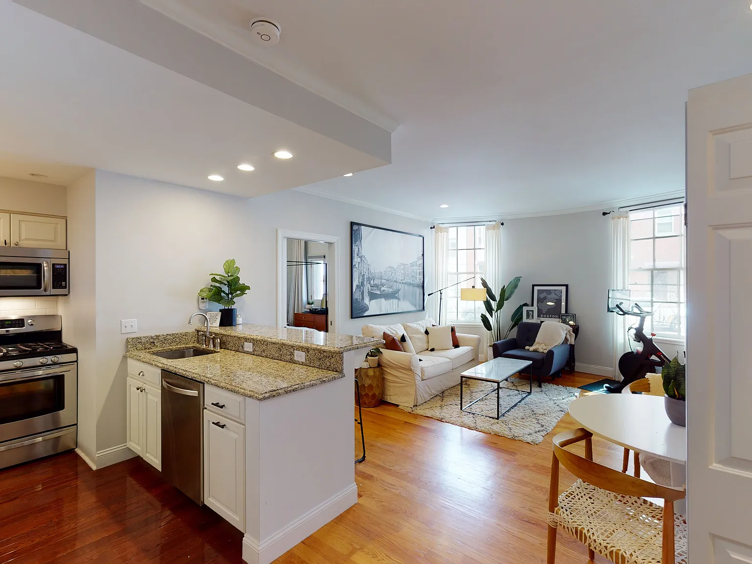 Studio, 1.0 bath, 620 sqft, $3,995 — Photo 2