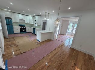 18 Cottage Pl, Staten Island, NY 10302