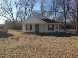 83 W 4th Ave, Lobelville, TN 37097