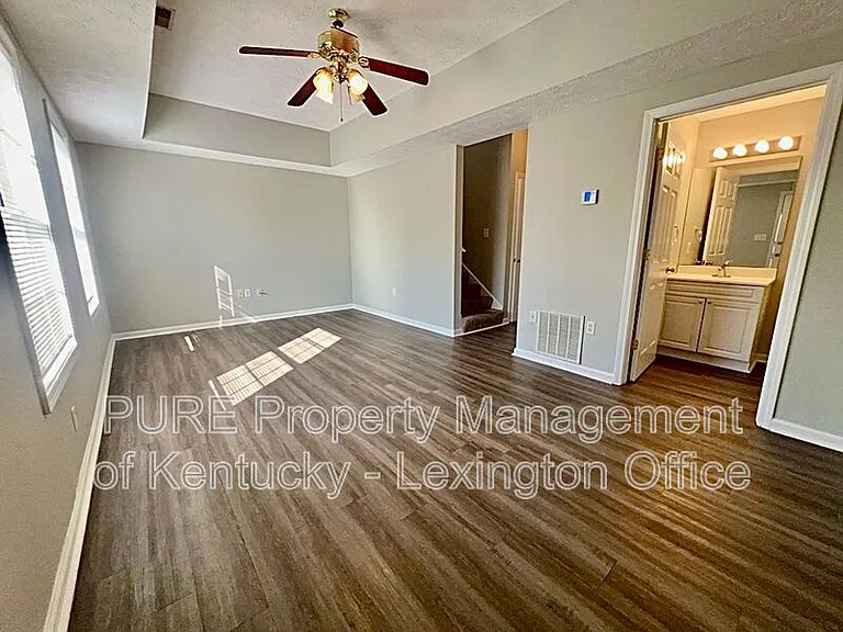 2561 Mackenzie Ln — Photo 3