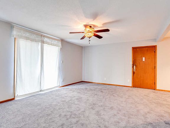 5th image of 3104 N Broadway St APT A8