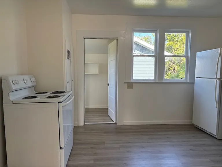 301 S G St — Photo 9