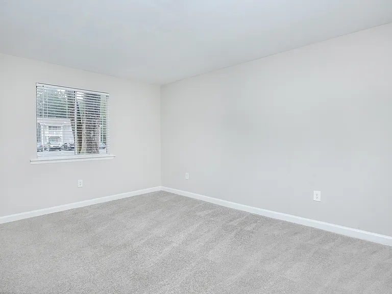 Meadowbrook Apartments — Photo 32