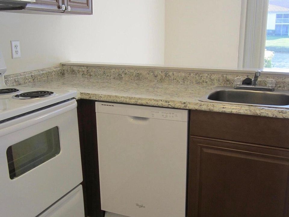 1st image of 7103 Glenmoor Dr #7103